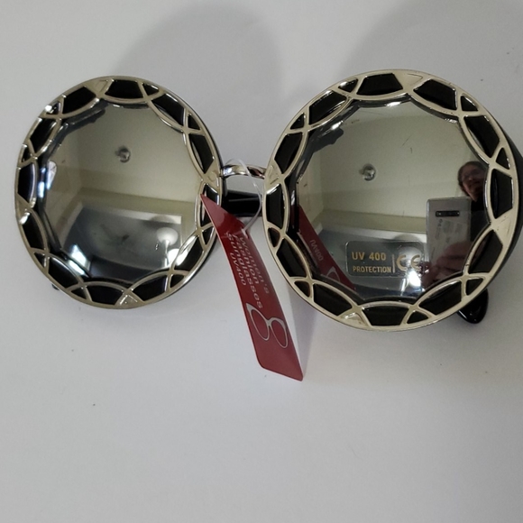 🆕️ Fashion Forward Oversized Round Sunglasses - Picture 5 of 6